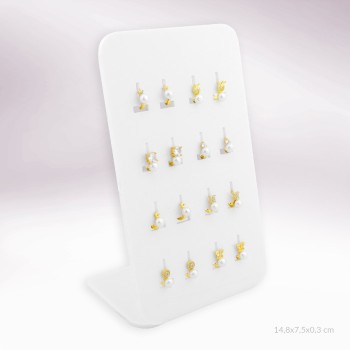 Display - 8 pairs of earrings